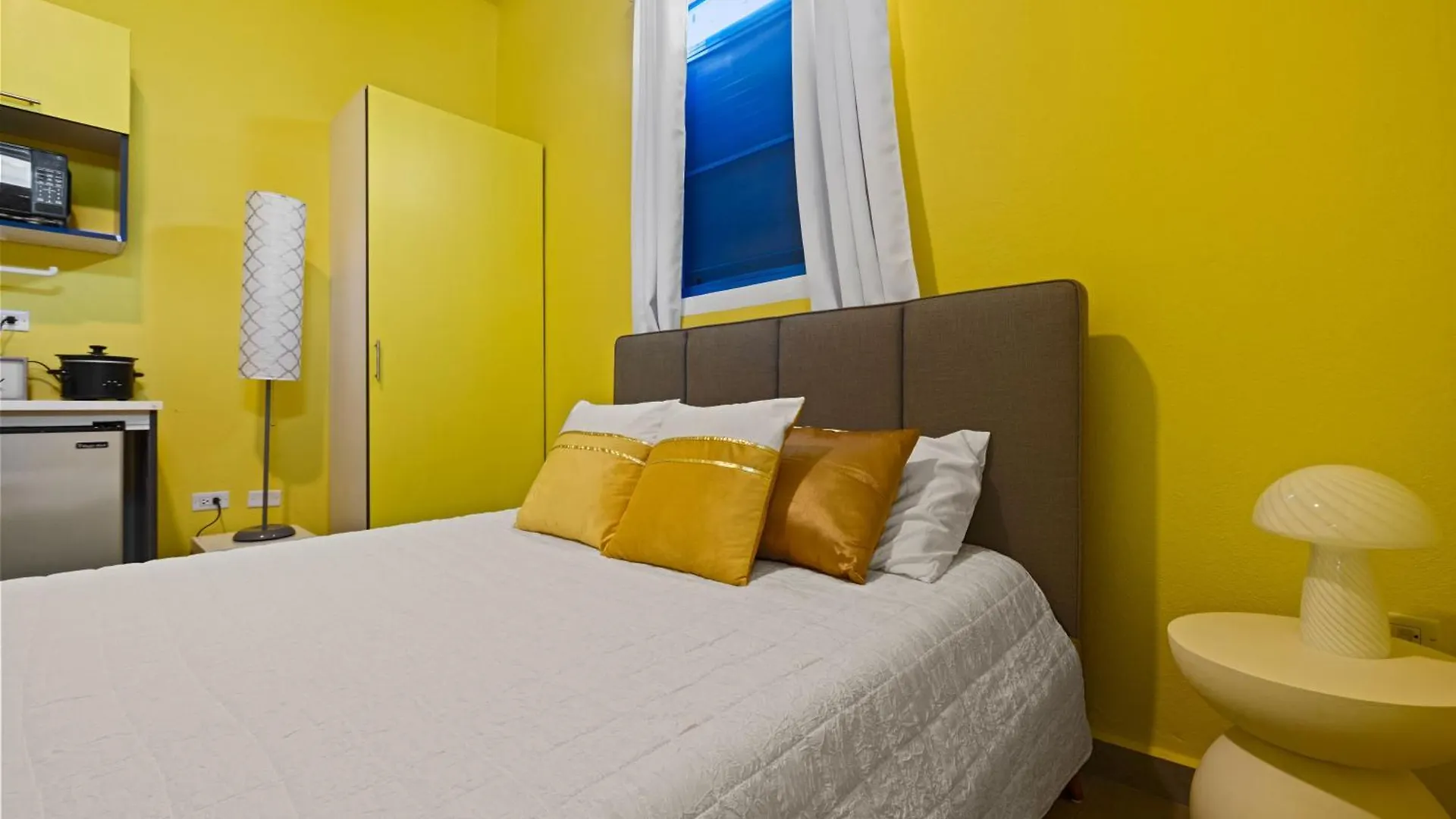 Cozy High-Ceiling Urban Studio Mm2 San Juan Apartment