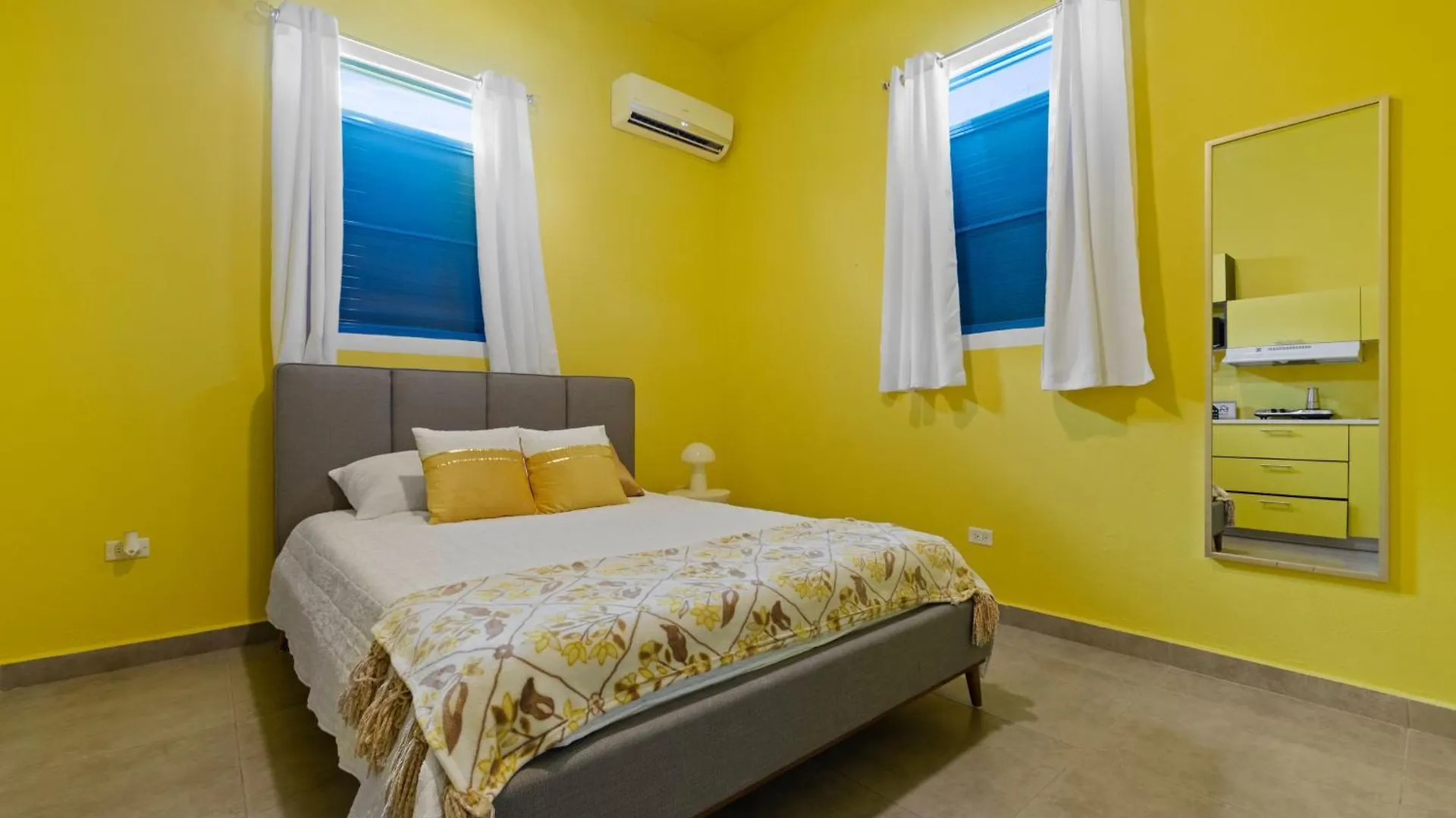 Cozy High-Ceiling Urban Studio Mm2 San Juan Apartment